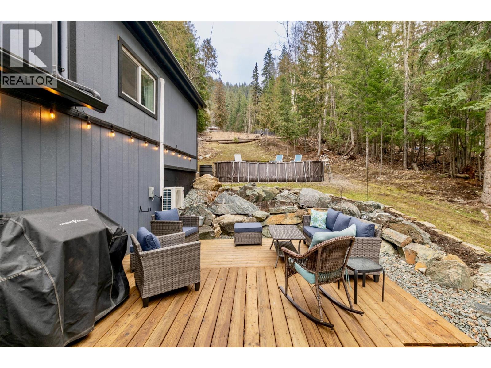 7519 Anglemont Drive, Anglemont, British Columbia  V0E 1M8 - Photo 37 - 10377231