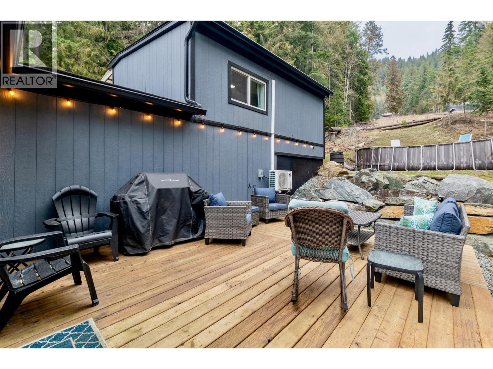 7519 Anglemont Drive, Anglemont, British Columbia  V0E 1M8 - Photo 38 - 10377231