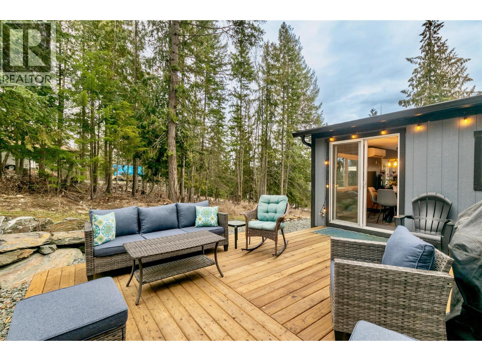 7519 Anglemont Drive, Anglemont, British Columbia  V0E 1M8 - Photo 39 - 10377231