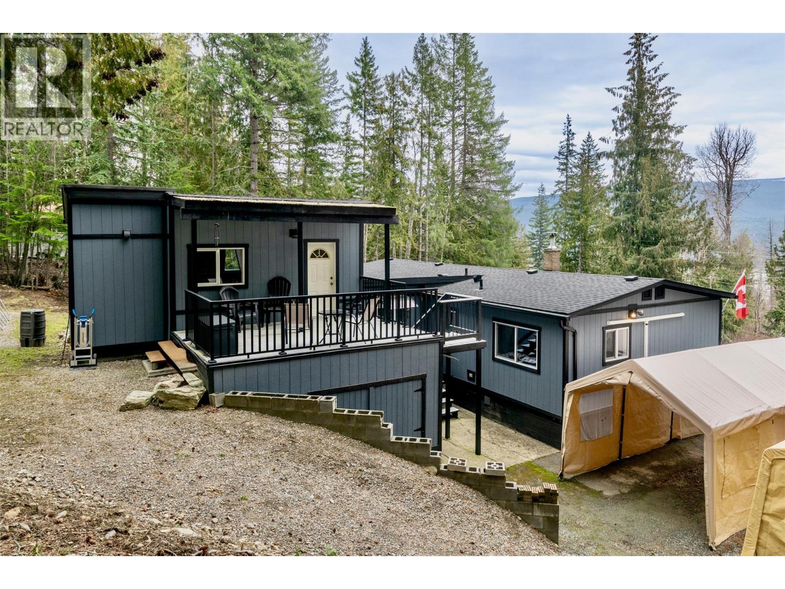 7519 Anglemont Drive, Anglemont, British Columbia  V0E 1M8 - Photo 42 - 10377231