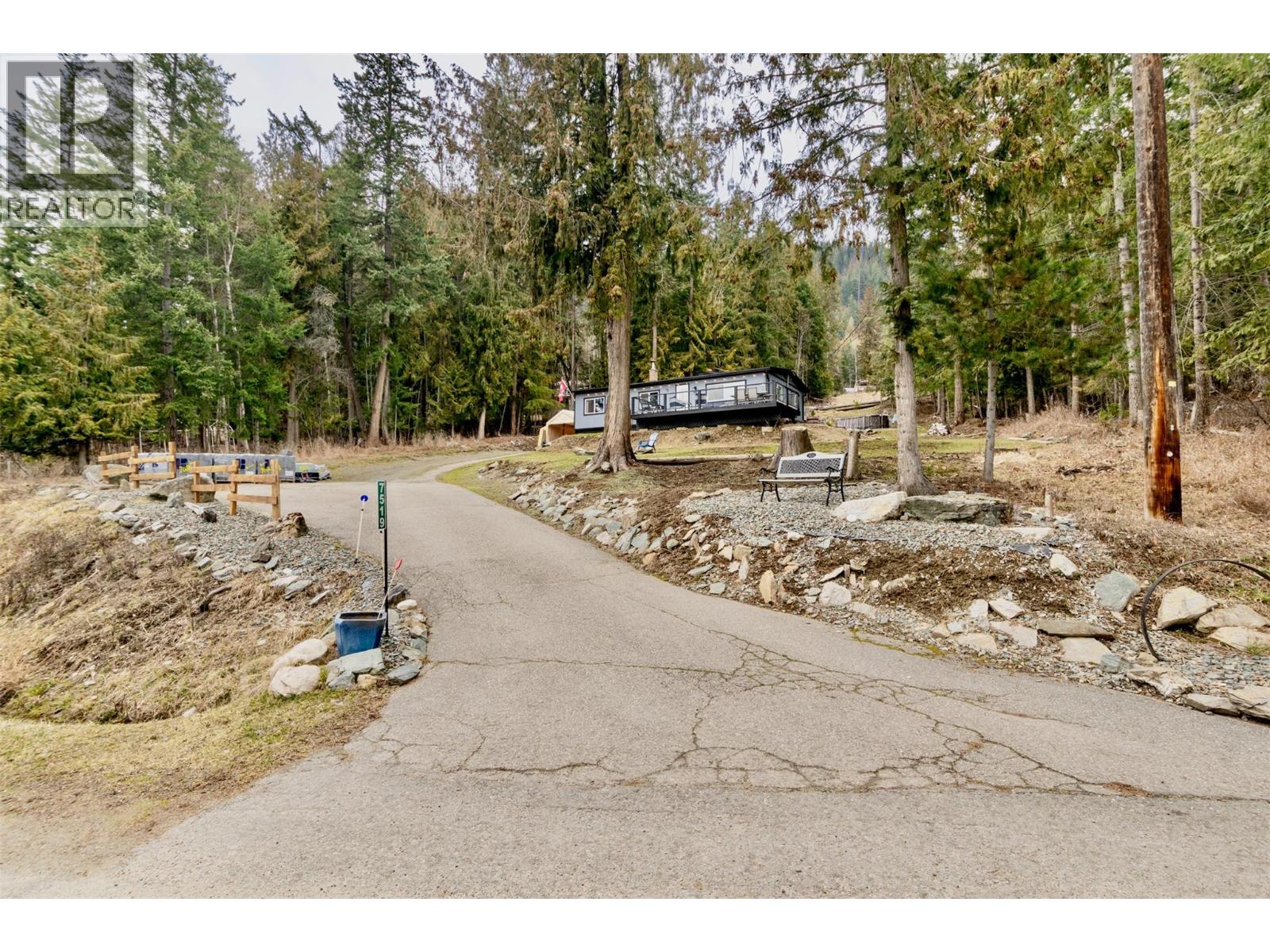 7519 Anglemont Drive, Anglemont, British Columbia  V0E 1M8 - Photo 58 - 10377231