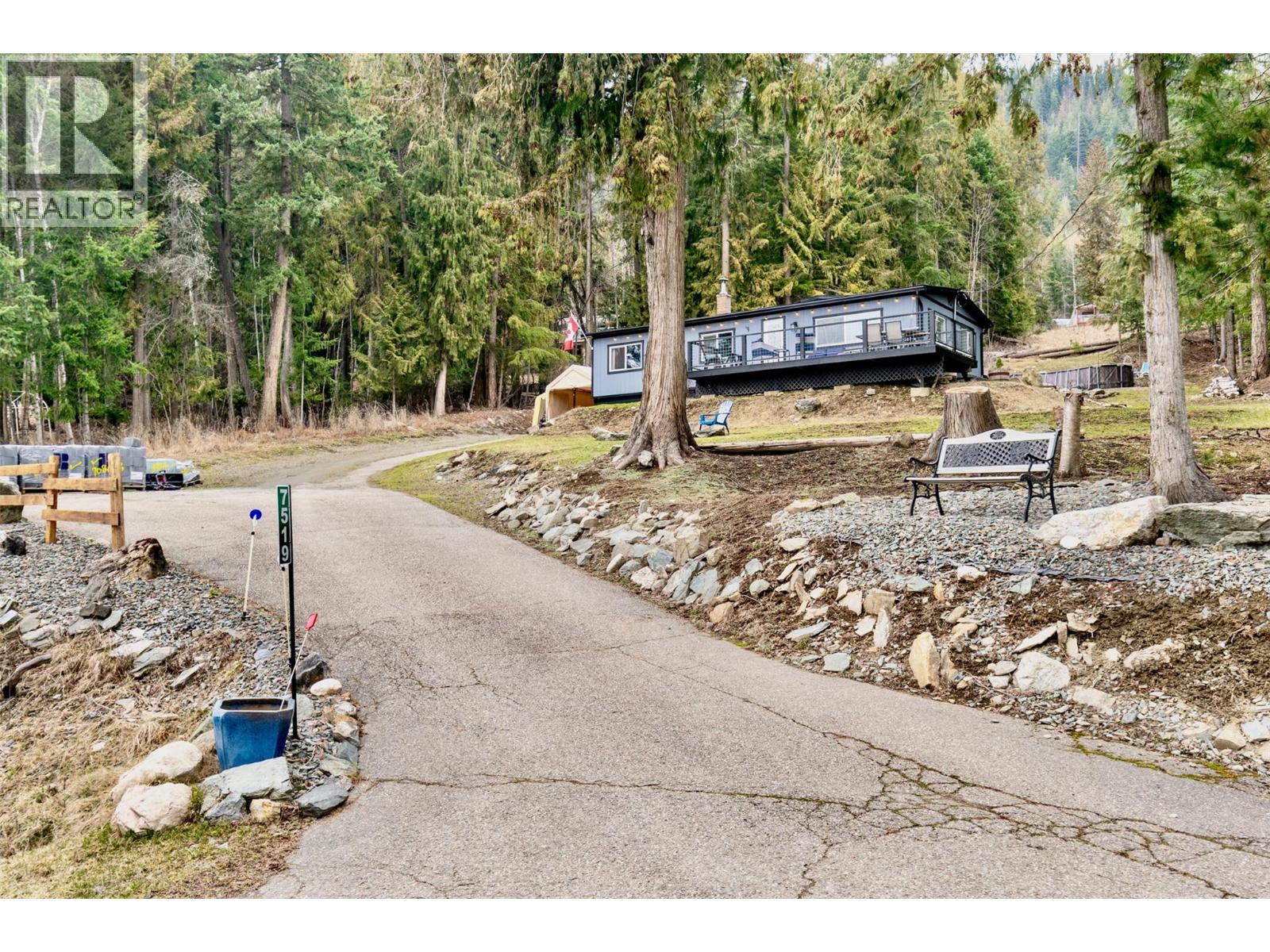 7519 Anglemont Drive, Anglemont, British Columbia  V0E 1M8 - Photo 59 - 10377231