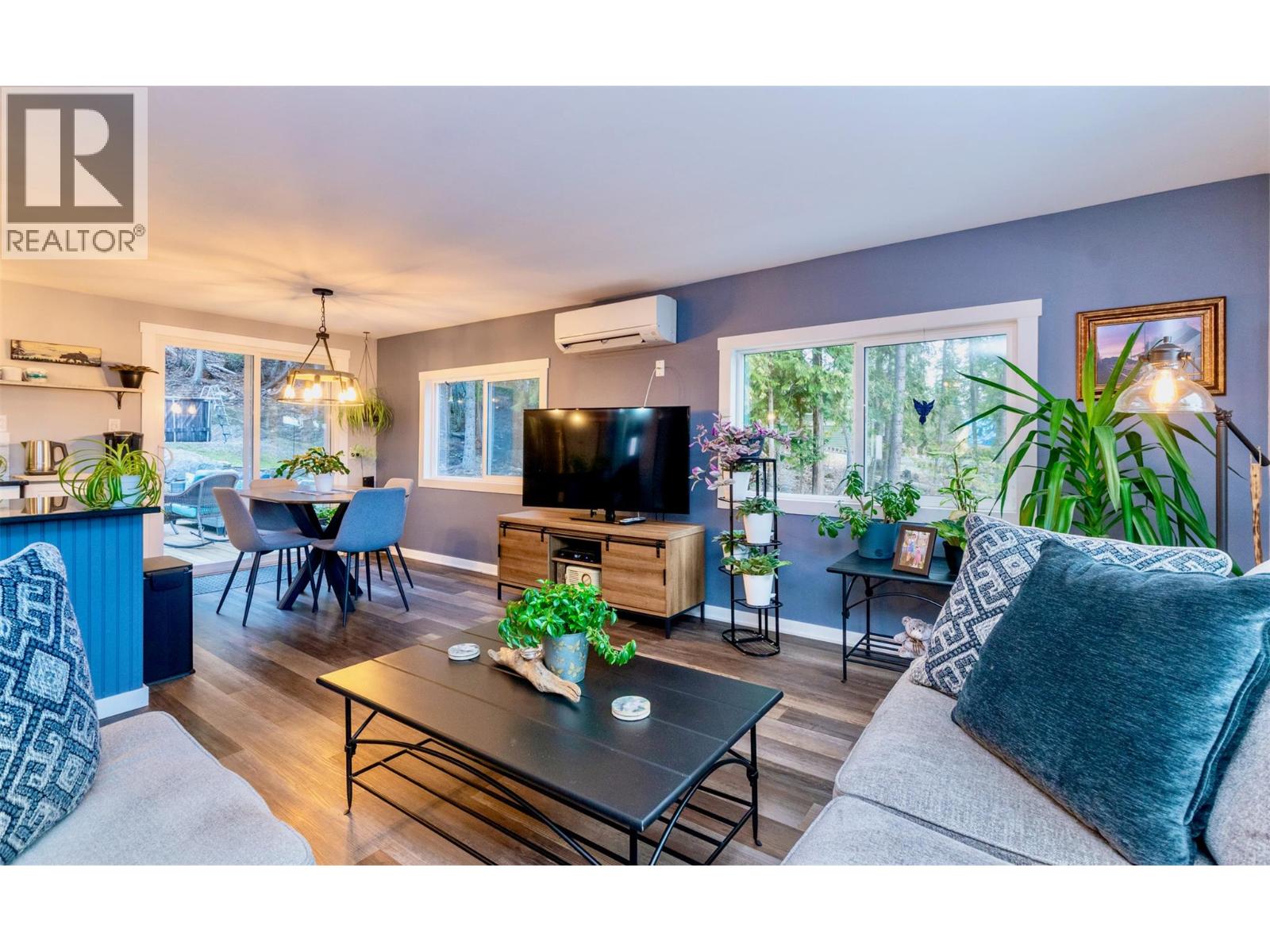 7519 Anglemont Drive, Anglemont, British Columbia  V0E 1M8 - Photo 6 - 10377231