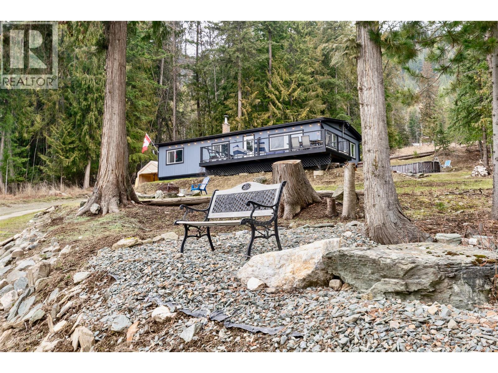 7519 Anglemont Drive, Anglemont, British Columbia  V0E 1M8 - Photo 60 - 10377231