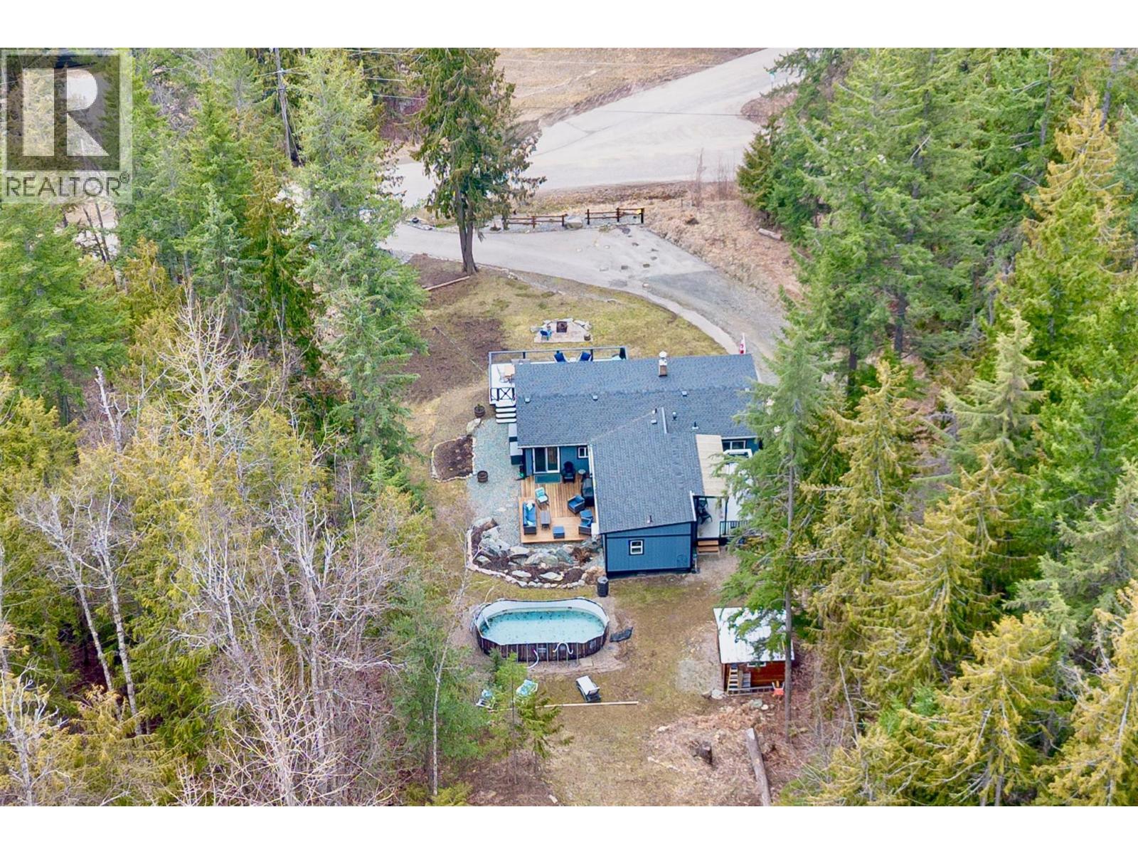 7519 Anglemont Drive, Anglemont, British Columbia  V0E 1M8 - Photo 73 - 10377231