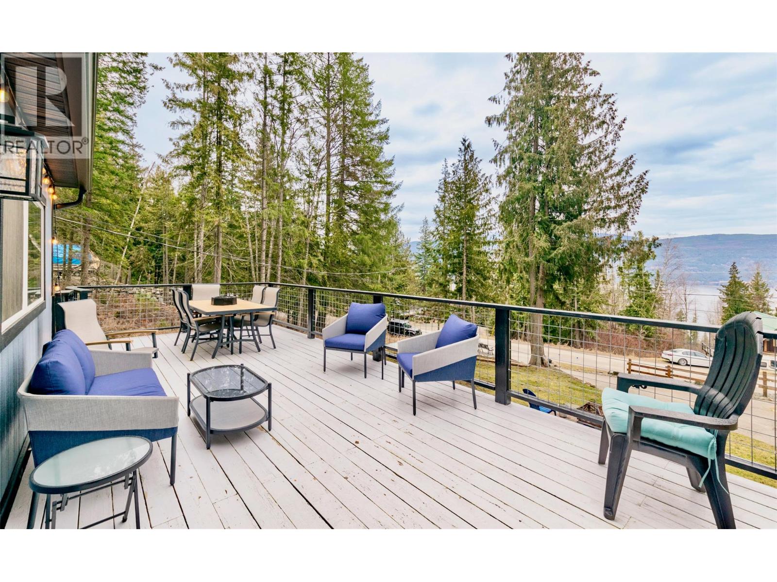 7519 Anglemont Drive, Anglemont, British Columbia  V0E 1M8 - Photo 8 - 10377231