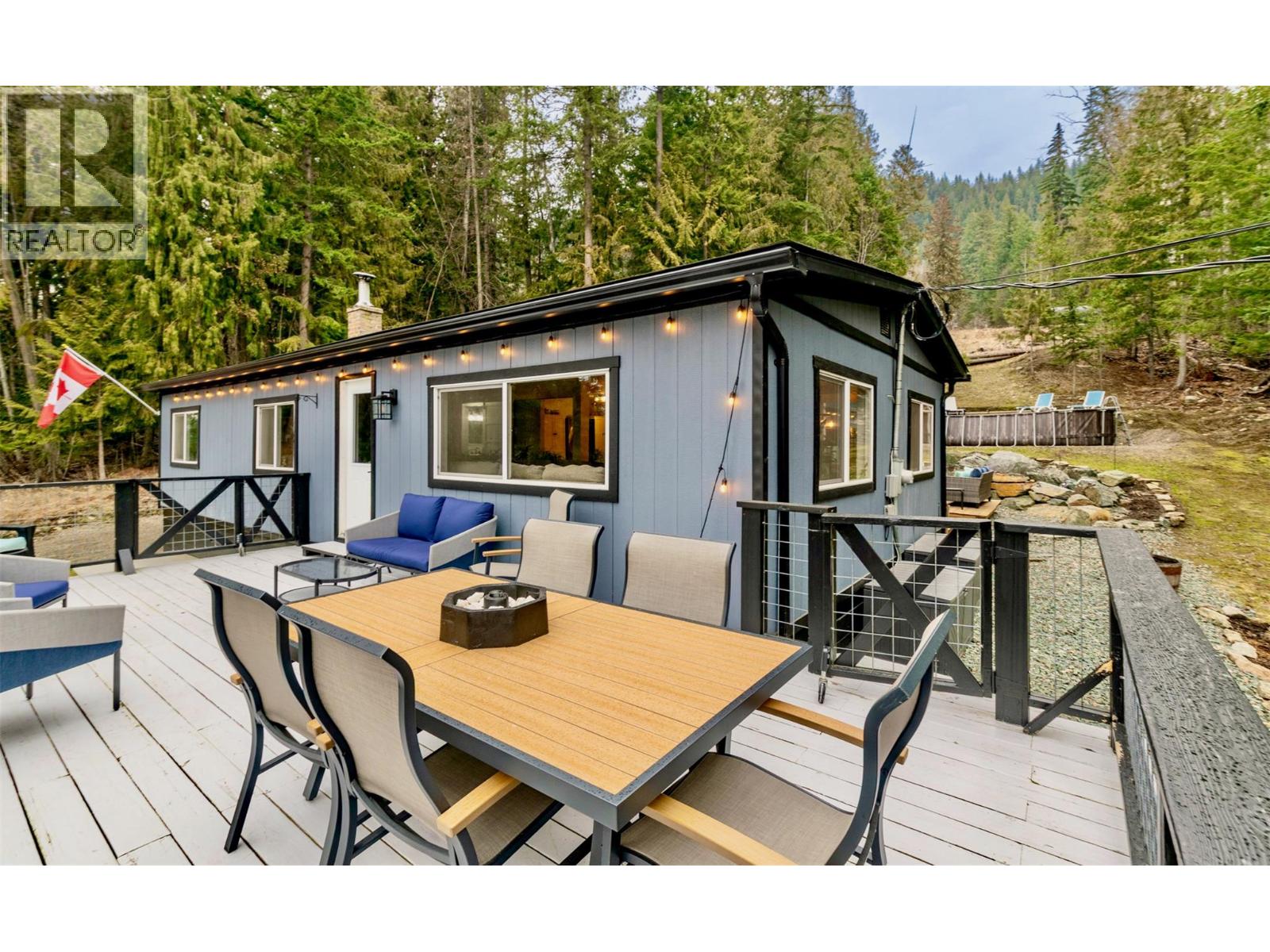 7519 Anglemont Drive, Anglemont, British Columbia  V0E 1M8 - Photo 9 - 10377231