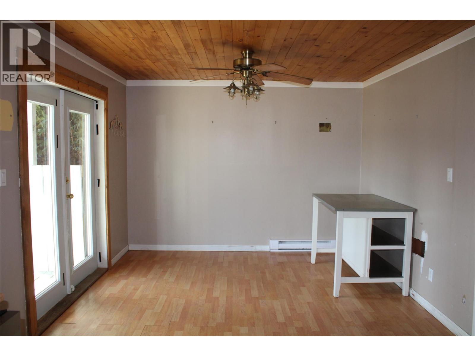 3003 Squilax-Anglemont Road, Lee Creek, British Columbia  V0E 1M4 - Photo 10 - 10381314