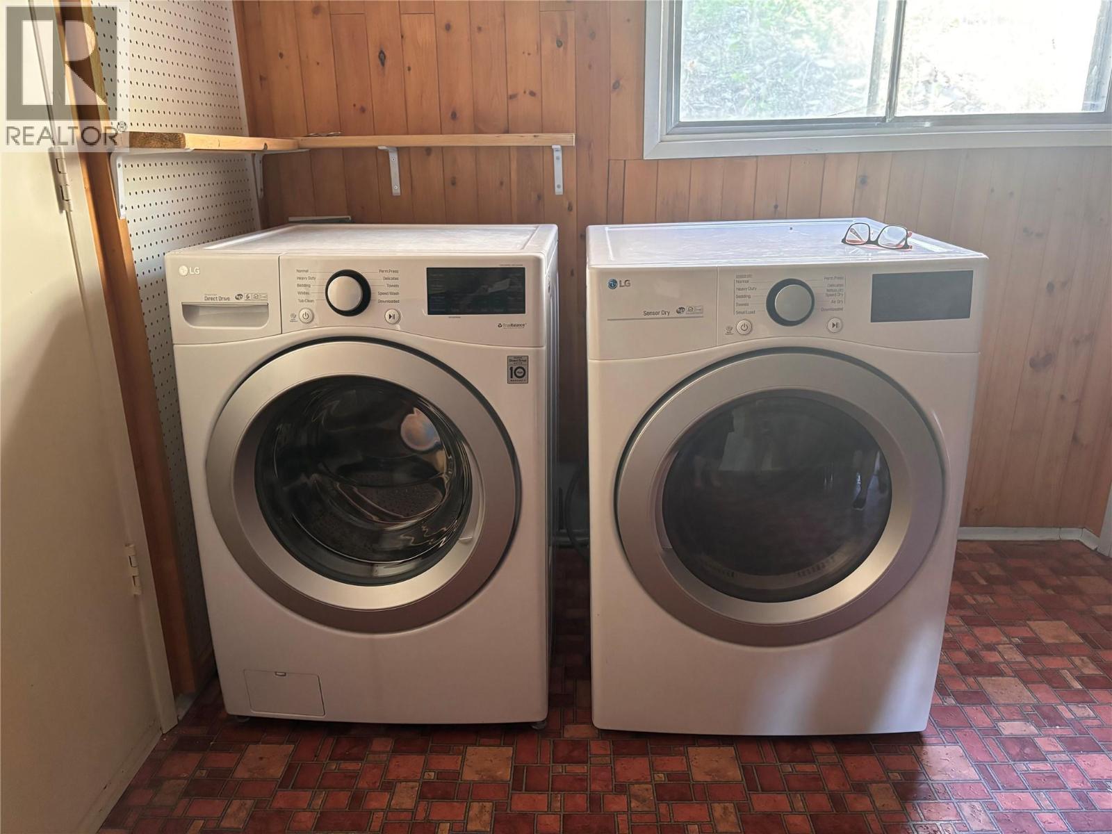 3003 Squilax-Anglemont Road, Lee Creek, British Columbia  V0E 1M4 - Photo 13 - 10381314