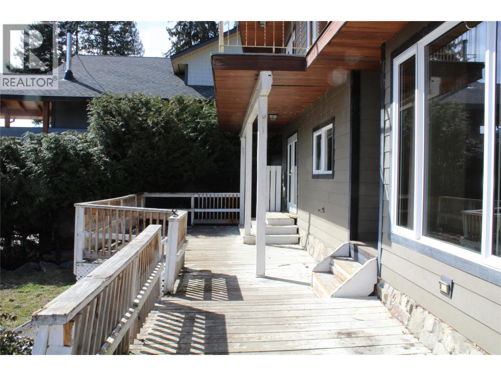 3003 Squilax-Anglemont Road, Lee Creek, British Columbia  V0E 1M4 - Photo 17 - 10381314