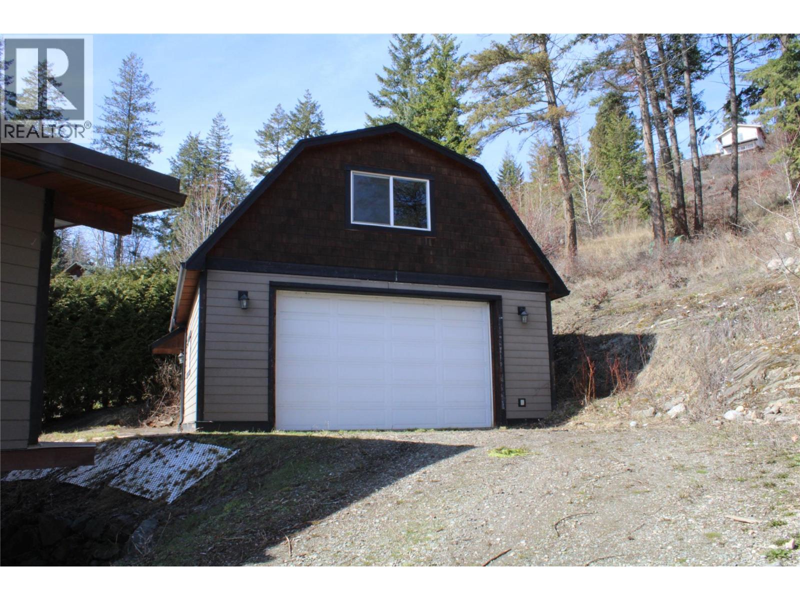 3003 Squilax-Anglemont Road, Lee Creek, British Columbia  V0E 1M4 - Photo 19 - 10381314