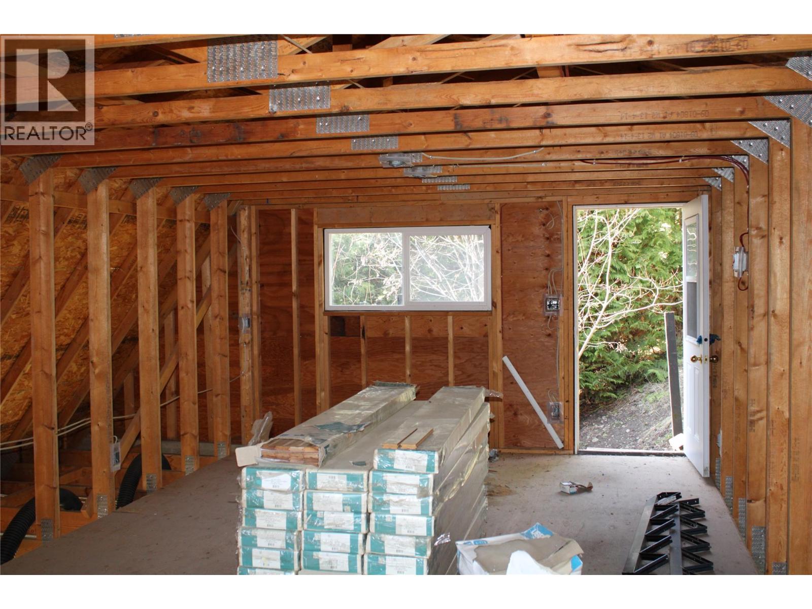 3003 Squilax-Anglemont Road, Lee Creek, British Columbia  V0E 1M4 - Photo 22 - 10381314