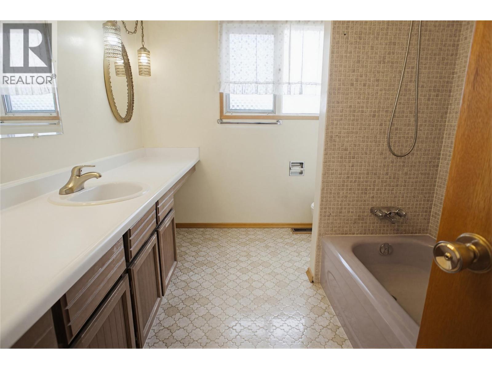 650 13th Avenue, Kamloops, British Columbia  V2C 3Y9 - Photo 32 - 10381091