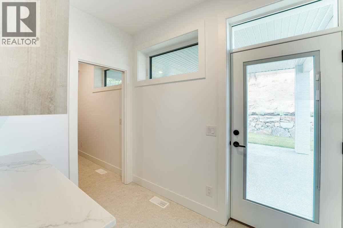 278 Summer Wood Drive, Kelowna, British Columbia  V1V 3C6 - Photo 14 - 10381359