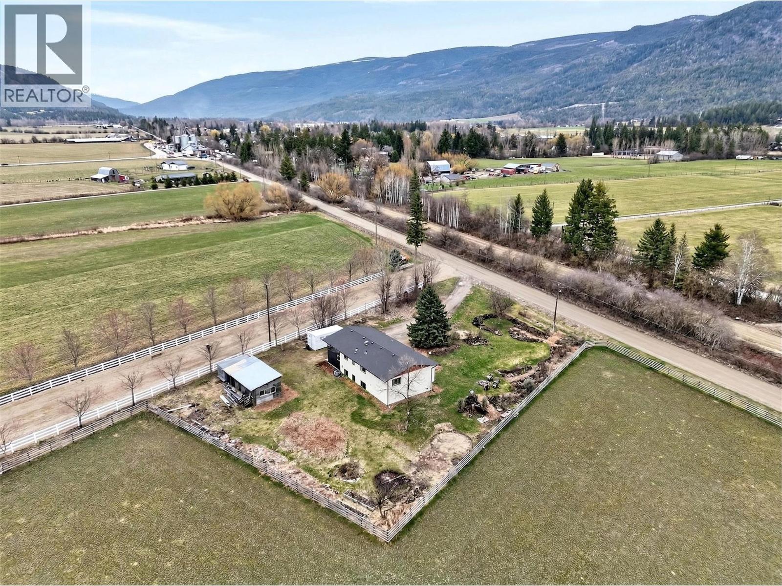 56 Tomkinson Road, Grindrod, British Columbia  V0E 1Y0 - Photo 39 - 10381175