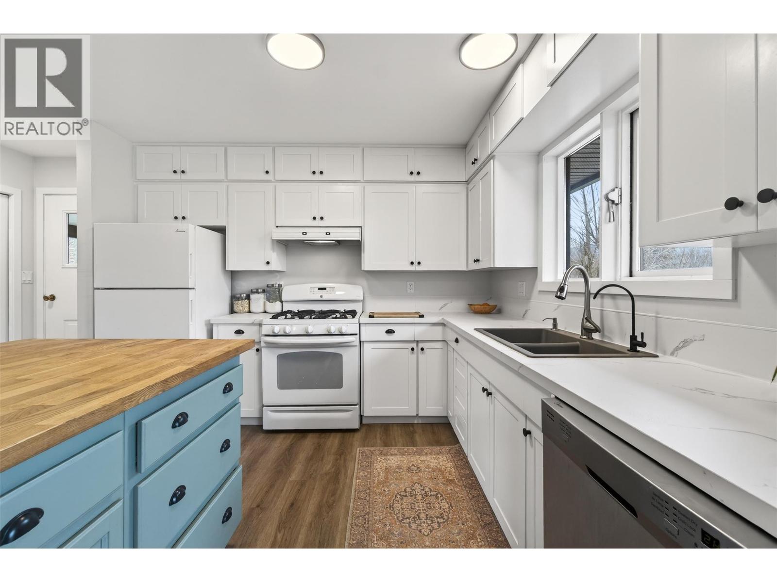 56 Tomkinson Road, Grindrod, British Columbia  V0E 1Y0 - Photo 4 - 10381175