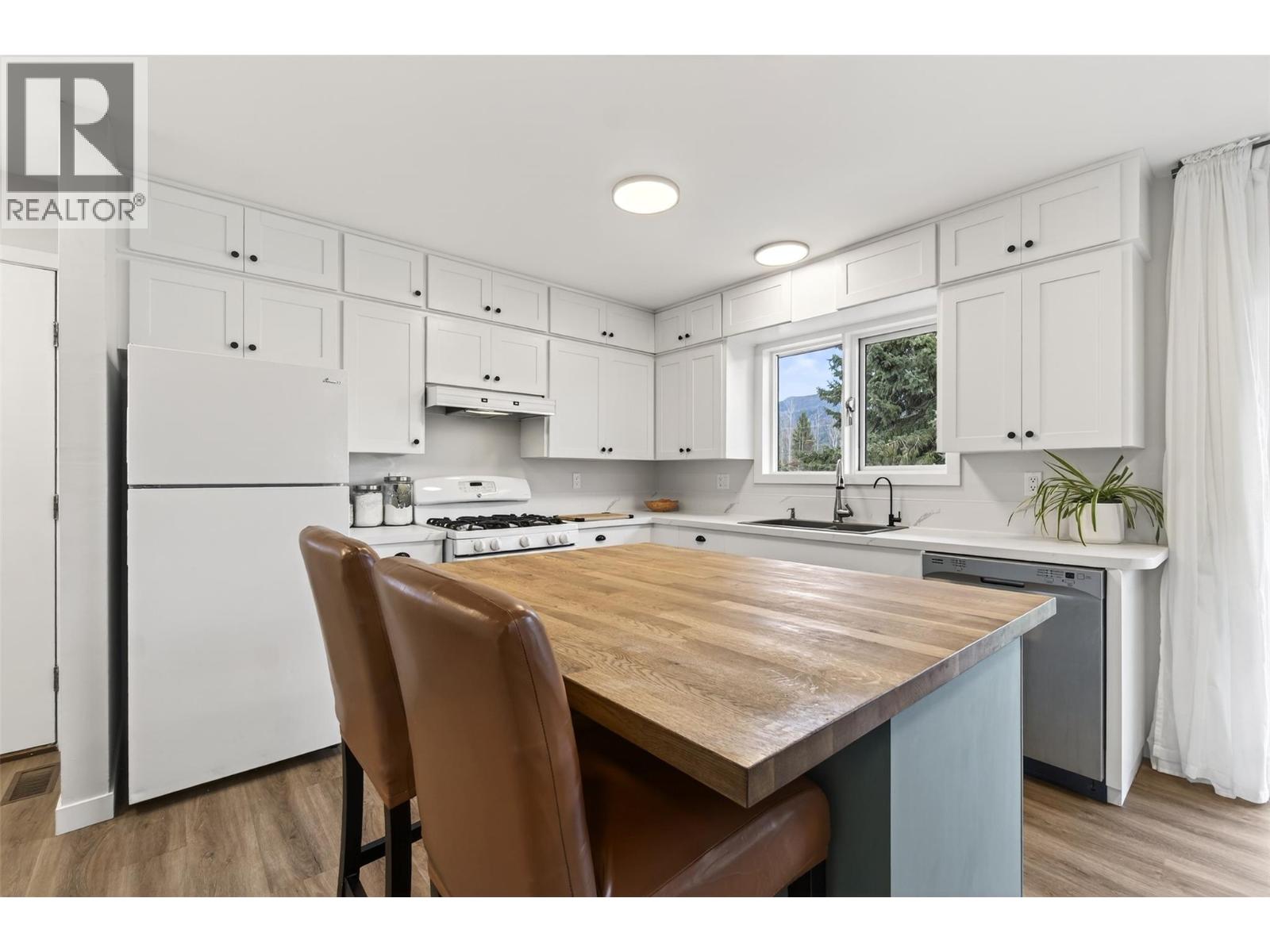 56 Tomkinson Road, Grindrod, British Columbia  V0E 1Y0 - Photo 7 - 10381175