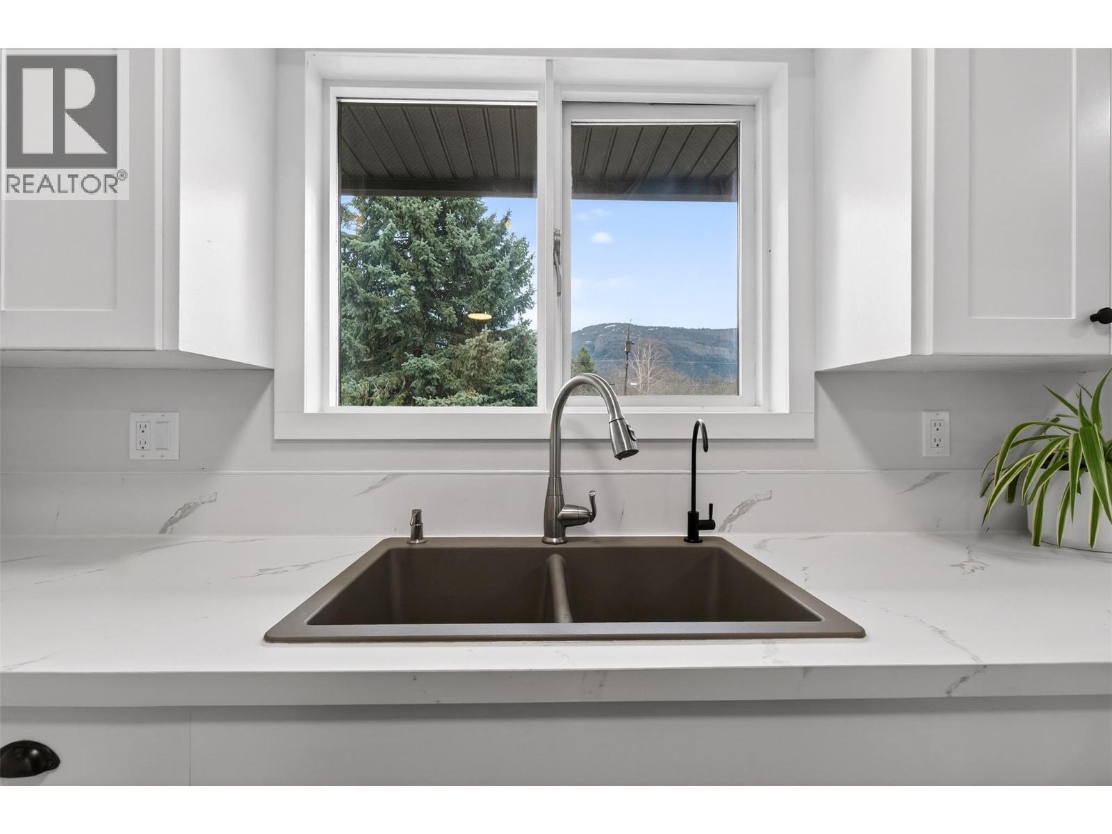 56 Tomkinson Road, Grindrod, British Columbia  V0E 1Y0 - Photo 9 - 10381175