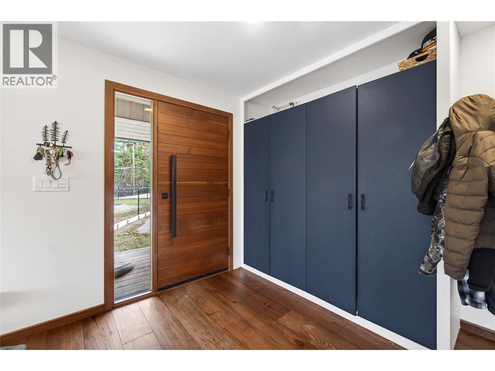 1040 Old Auto Road Se, Salmon Arm, British Columbia  V1E 2P5 - Photo 3 - 10380551