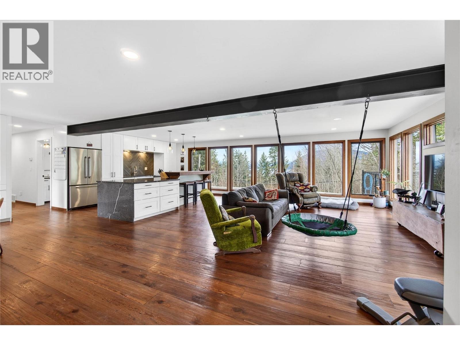 1040 Old Auto Road Se, Salmon Arm, British Columbia  V1E 2P5 - Photo 4 - 10380551