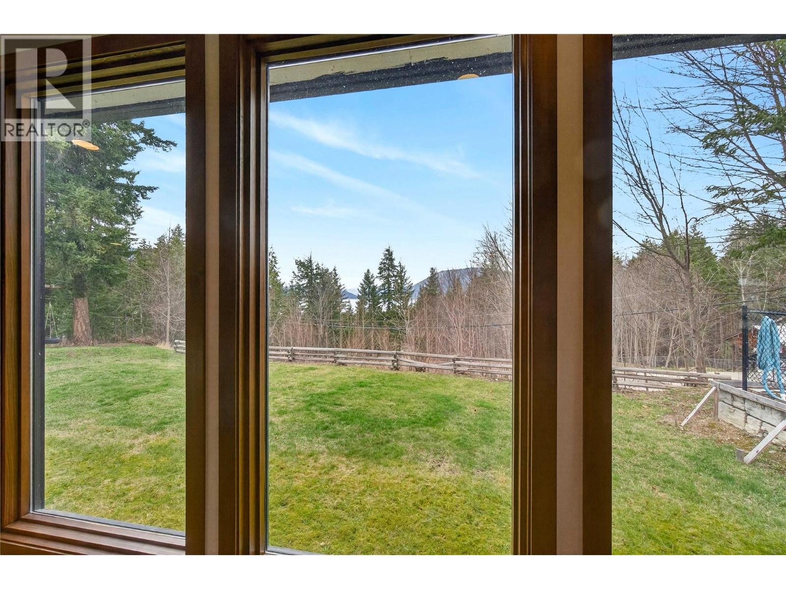 1040 Old Auto Road Se, Salmon Arm, British Columbia  V1E 2P5 - Photo 40 - 10380551