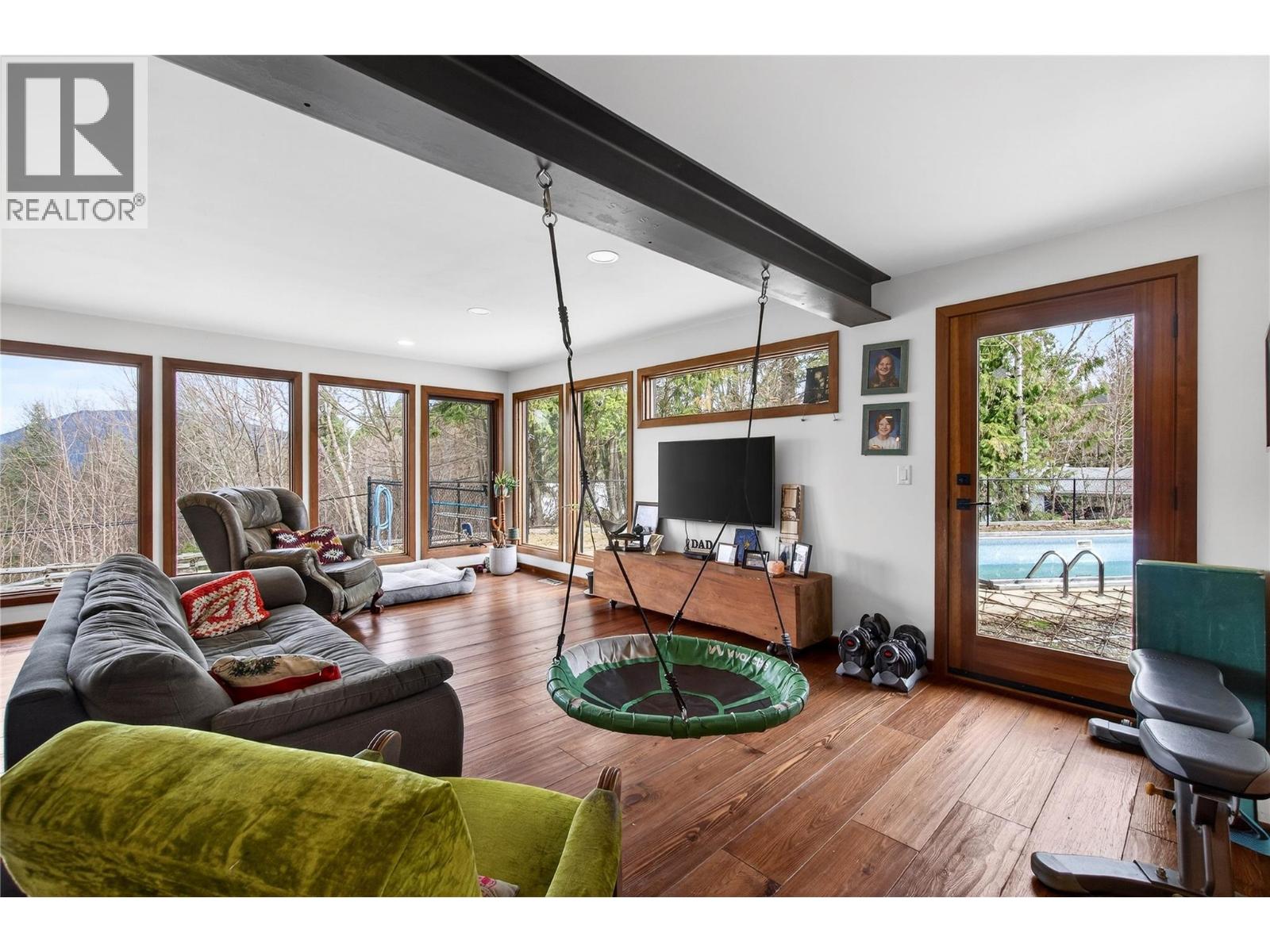 1040 Old Auto Road Se, Salmon Arm, British Columbia  V1E 2P5 - Photo 5 - 10380551