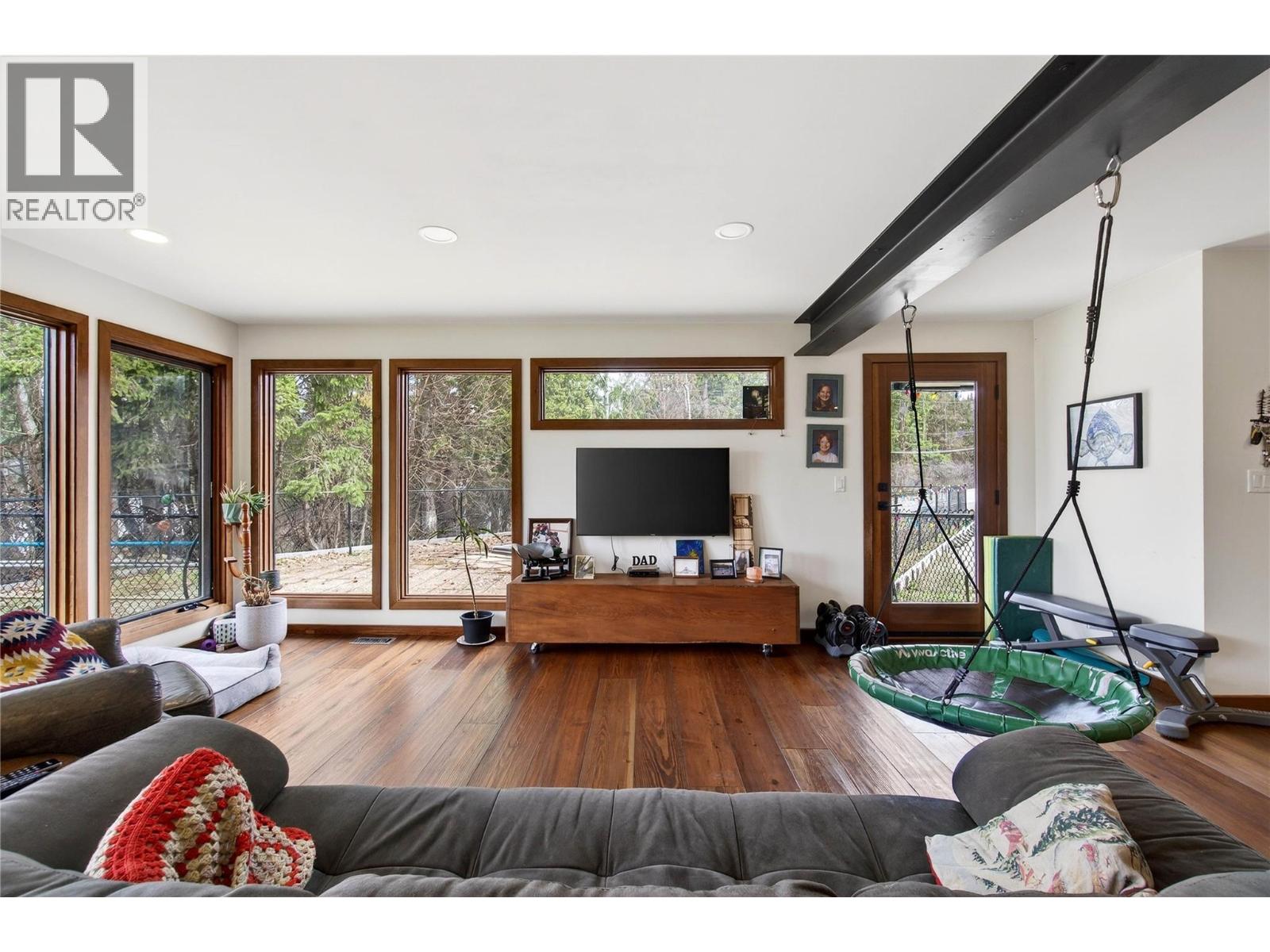 1040 Old Auto Road Se, Salmon Arm, British Columbia  V1E 2P5 - Photo 6 - 10380551