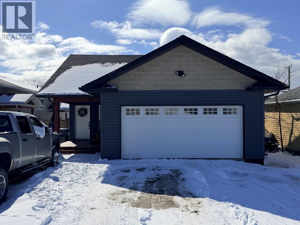 1327 101 Avenue, Dawson Creek, British Columbia  V1G 2A4 - Photo 1 - 10381379