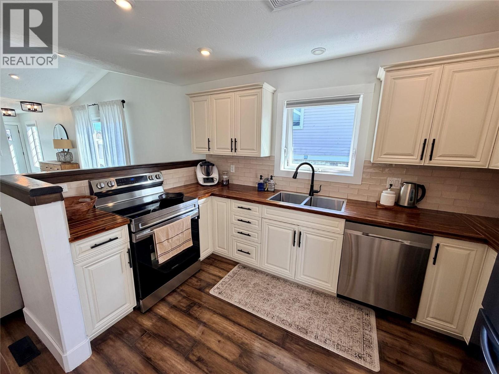 1327 101 Avenue, Dawson Creek, British Columbia  V1G 2A4 - Photo 6 - 10381379