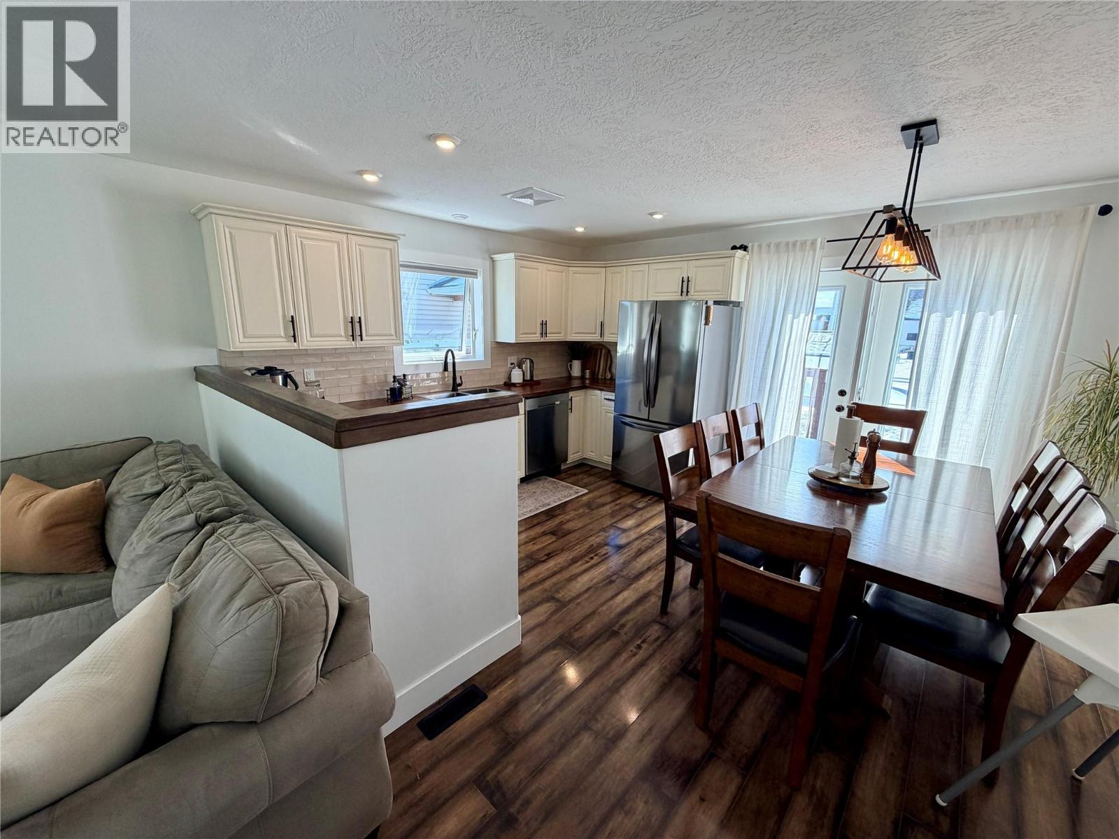 1327 101 Avenue, Dawson Creek, British Columbia  V1G 2A4 - Photo 8 - 10381379