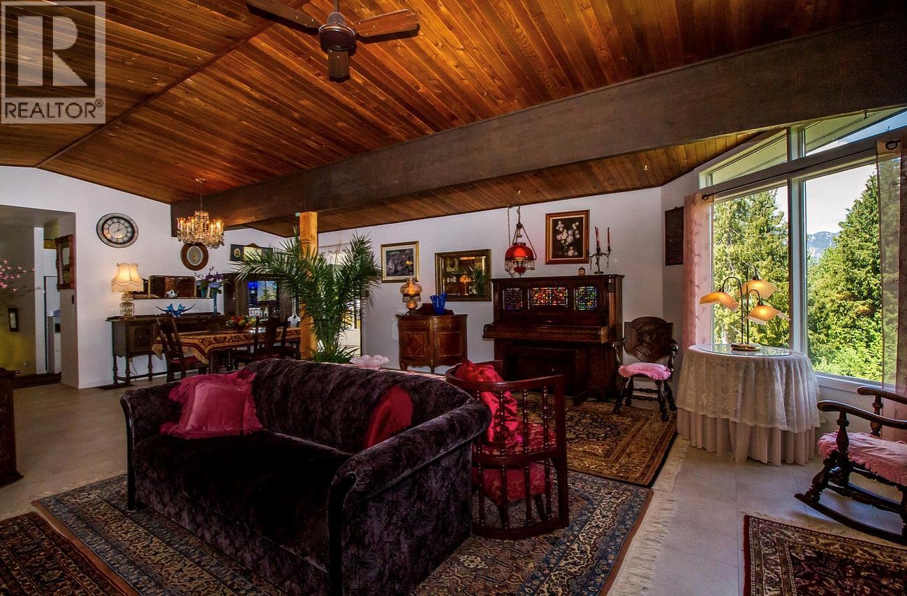 2180 Clough Road, Revelstoke, British Columbia  V0E 2S0 - Photo 17 - 10381334