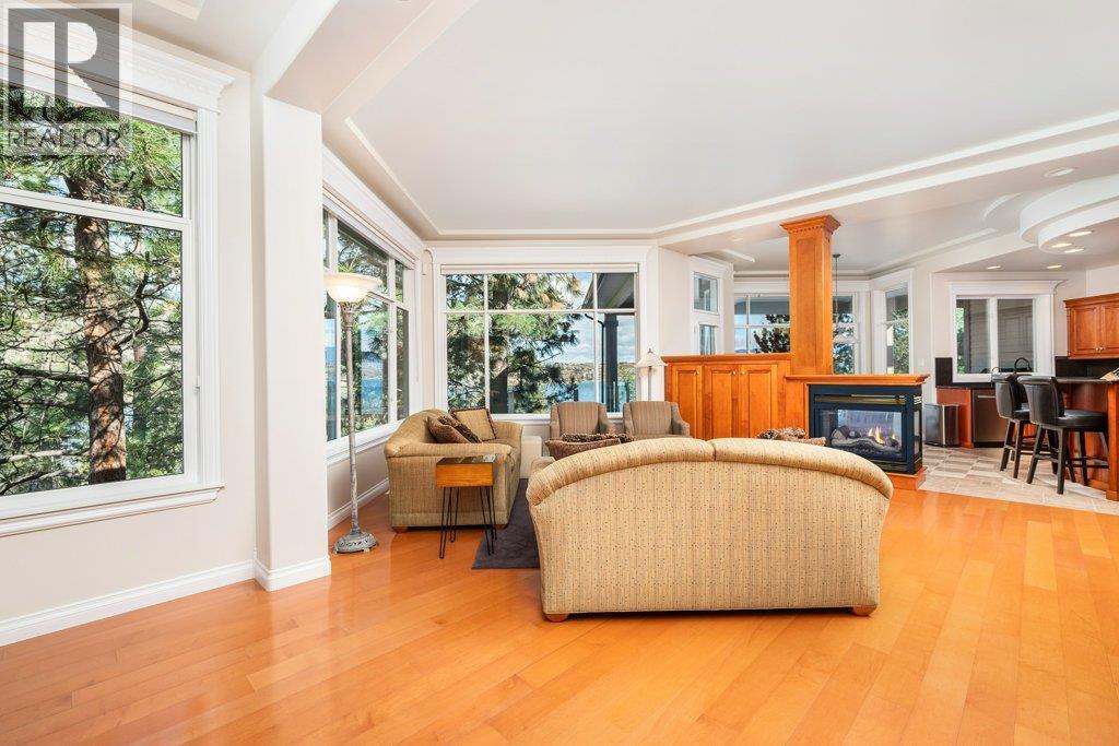 13713 Ponderosa Way, Coldstream, British Columbia  V1B 1A2 - Photo 10 - 10381182