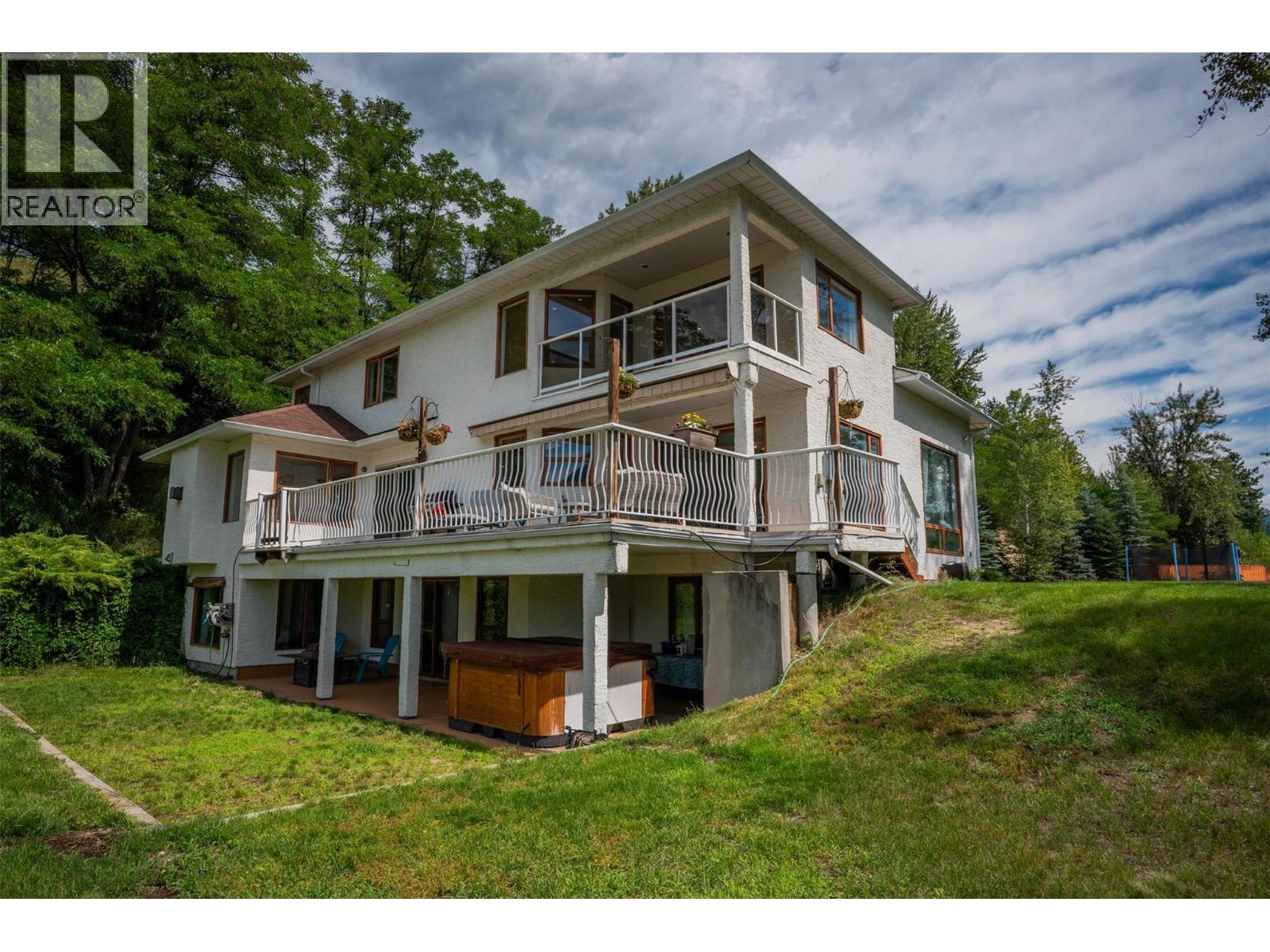 507 15th Avenue, Genelle, British Columbia  V0G 1G0 - Photo 2 - 10381402