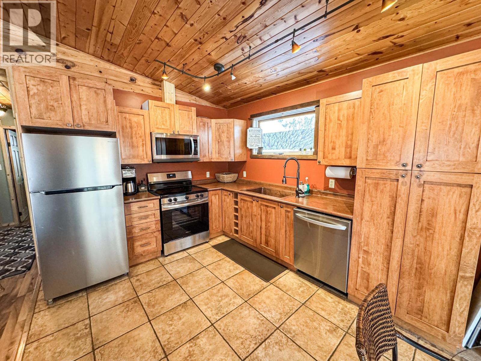 5405 Dutch Creek Road, Dutch Creek, British Columbia  V0B 1L2 - Photo 18 - 10381351