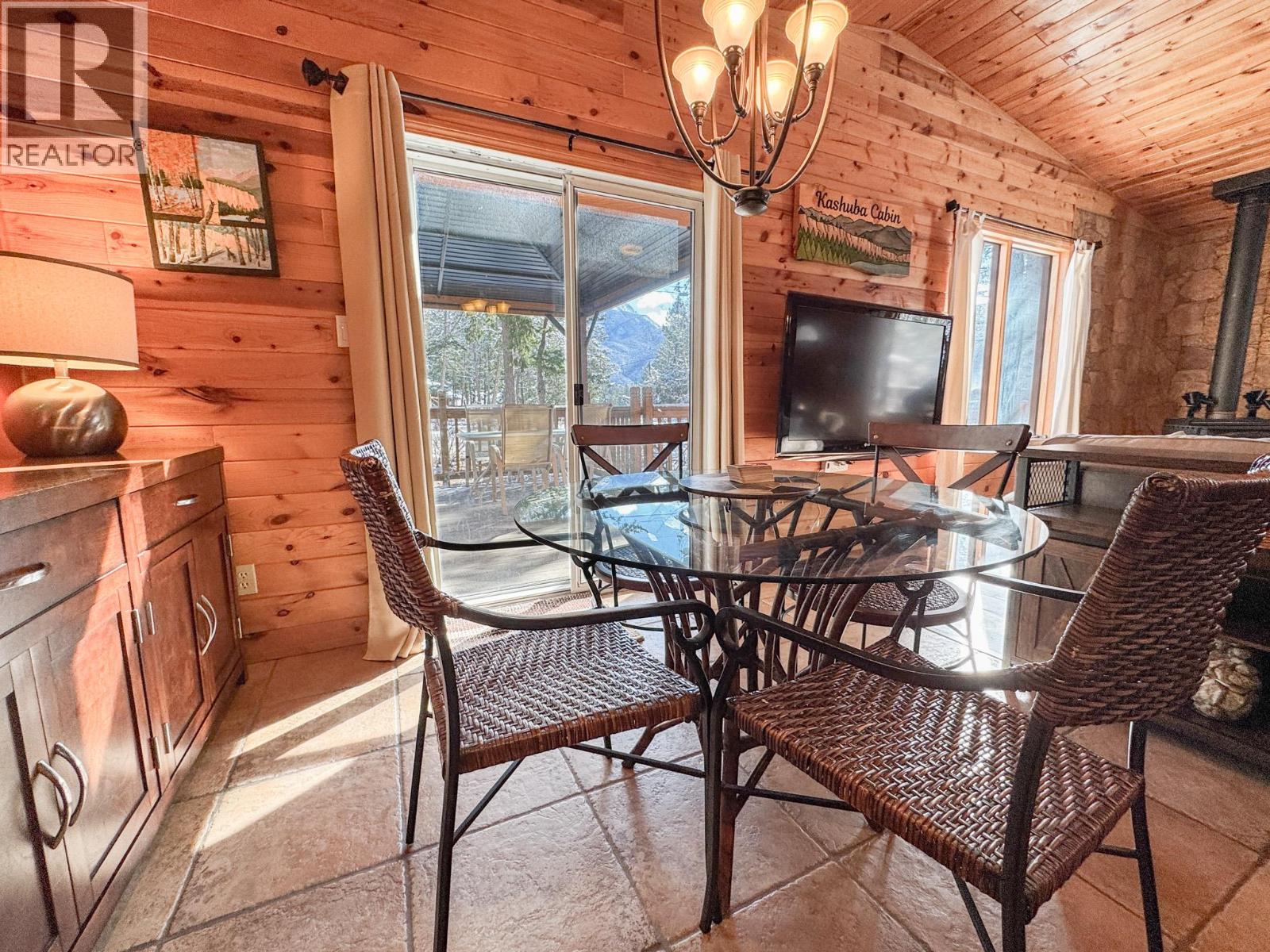 5405 Dutch Creek Road, Dutch Creek, British Columbia  V0B 1L2 - Photo 21 - 10381351