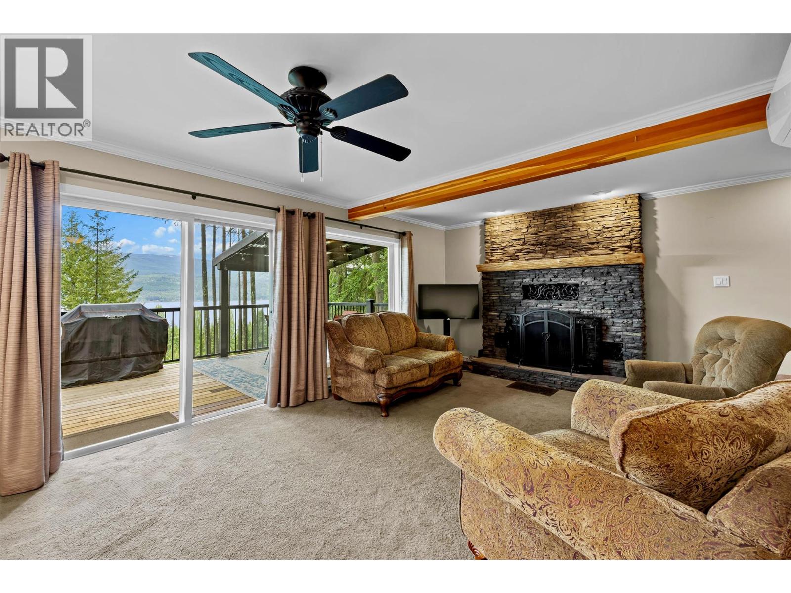 7730 Columbia Drive, Anglemont, British Columbia  V0E 1M8 - Photo 12 - 10380081