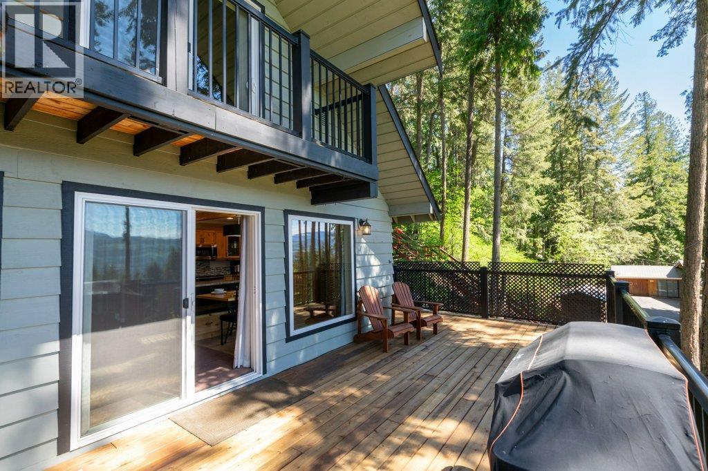 7730 Columbia Drive, Anglemont, British Columbia  V0E 1M8 - Photo 19 - 10380081