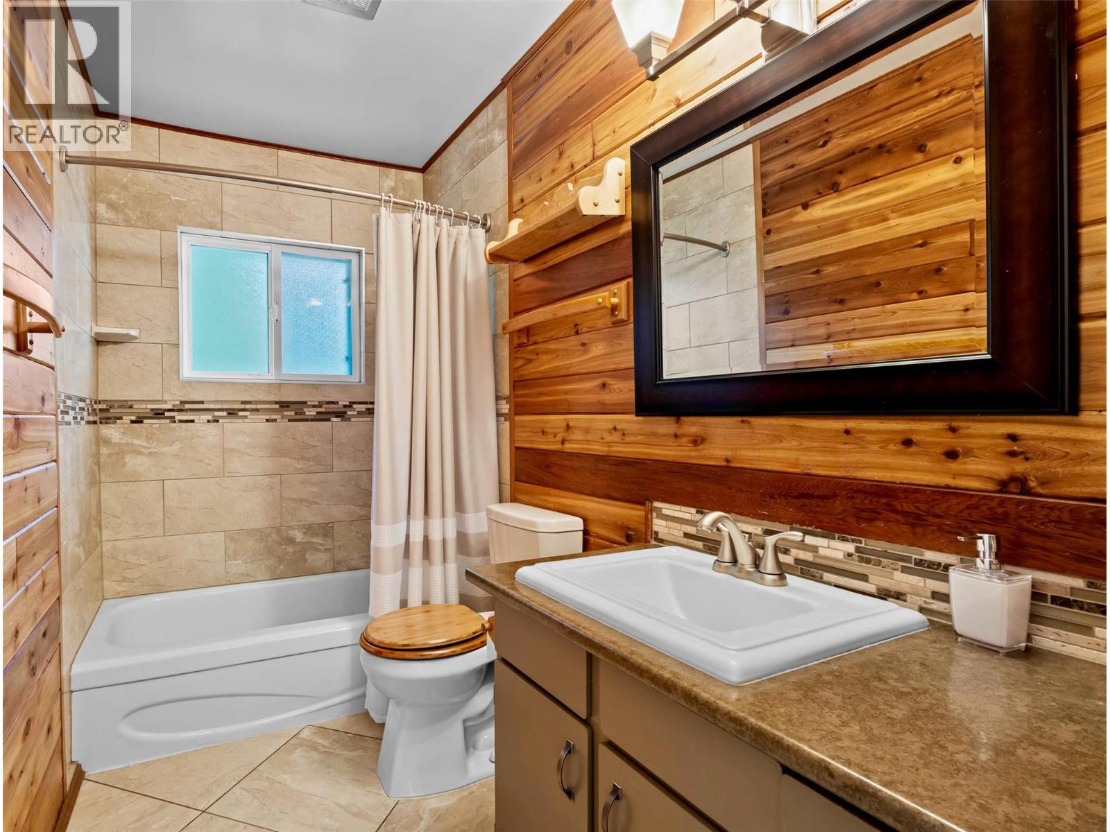 7730 Columbia Drive, Anglemont, British Columbia  V0E 1M8 - Photo 23 - 10380081