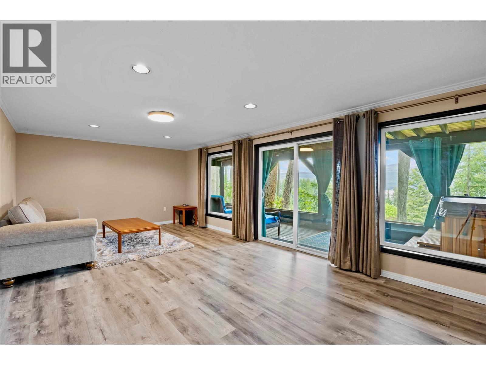 7730 Columbia Drive, Anglemont, British Columbia  V0E 1M8 - Photo 28 - 10380081