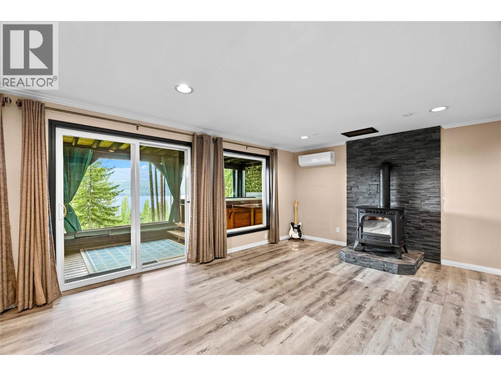 7730 Columbia Drive, Anglemont, British Columbia  V0E 1M8 - Photo 29 - 10380081