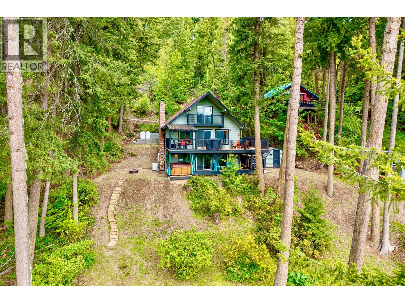 7730 Columbia Drive, Anglemont, British Columbia  V0E 1M8 - Photo 3 - 10380081