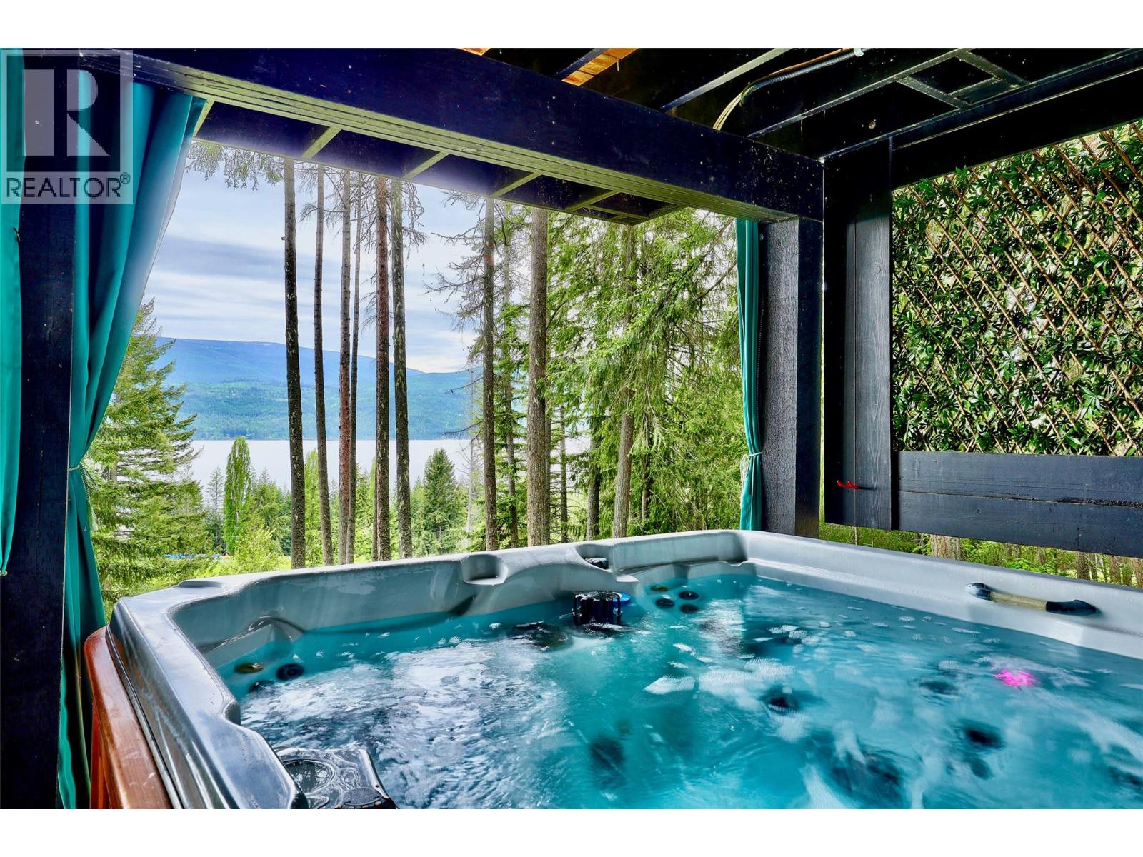 7730 Columbia Drive, Anglemont, British Columbia  V0E 1M8 - Photo 34 - 10380081