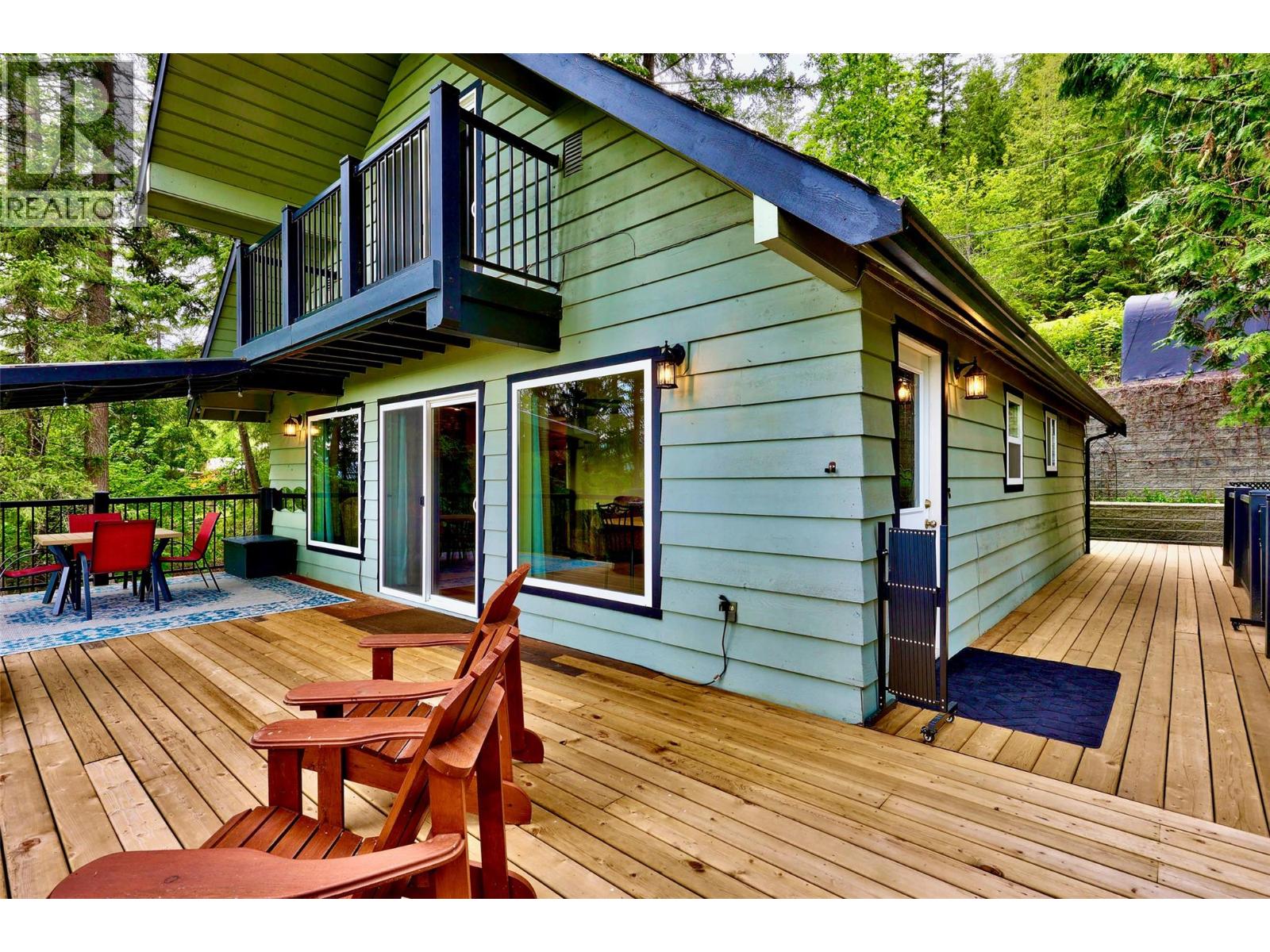 7730 Columbia Drive, Anglemont, British Columbia  V0E 1M8 - Photo 6 - 10380081