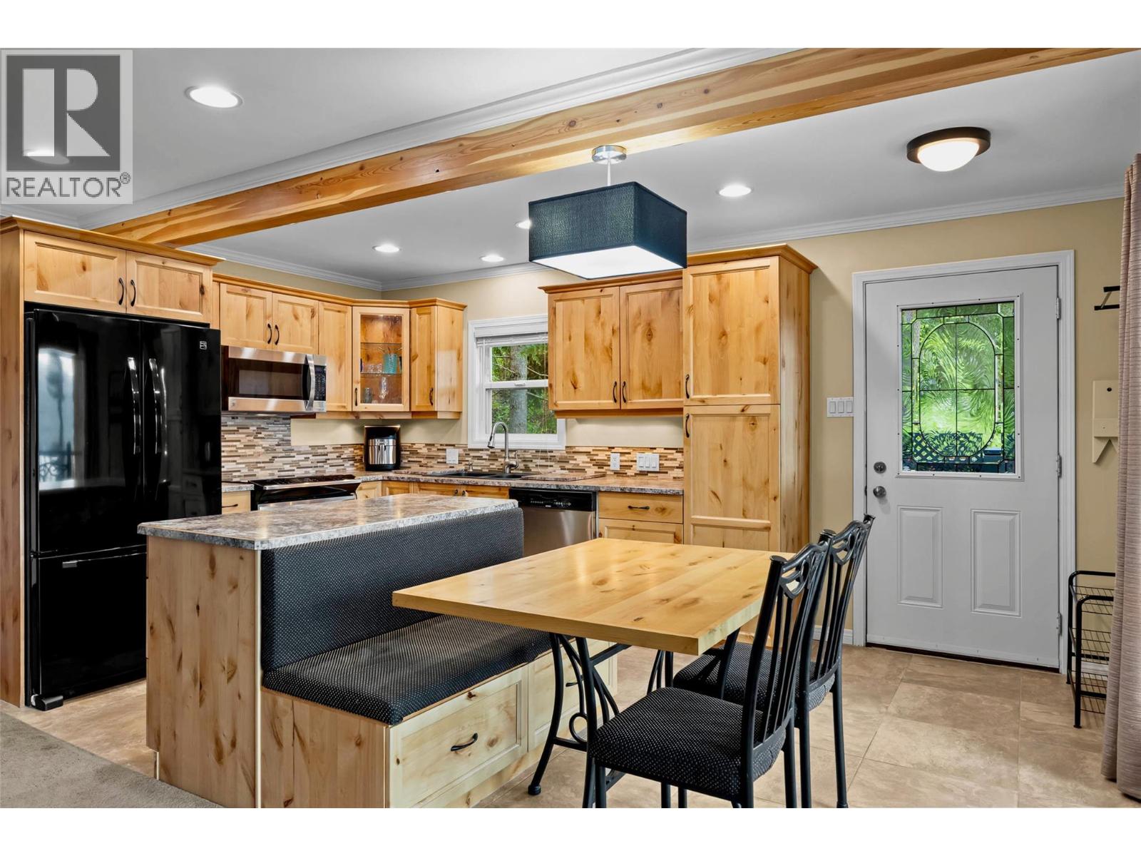 7730 Columbia Drive, Anglemont, British Columbia  V0E 1M8 - Photo 7 - 10380081