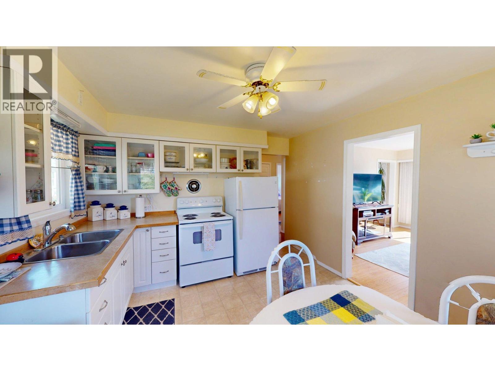 465 11th Avenue, Montrose, British Columbia  V0G 1P0 - Photo 11 - 10381145