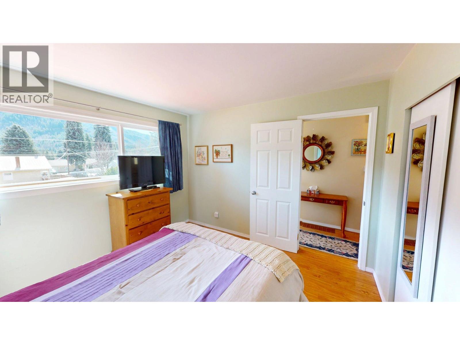 465 11th Avenue, Montrose, British Columbia  V0G 1P0 - Photo 18 - 10381145