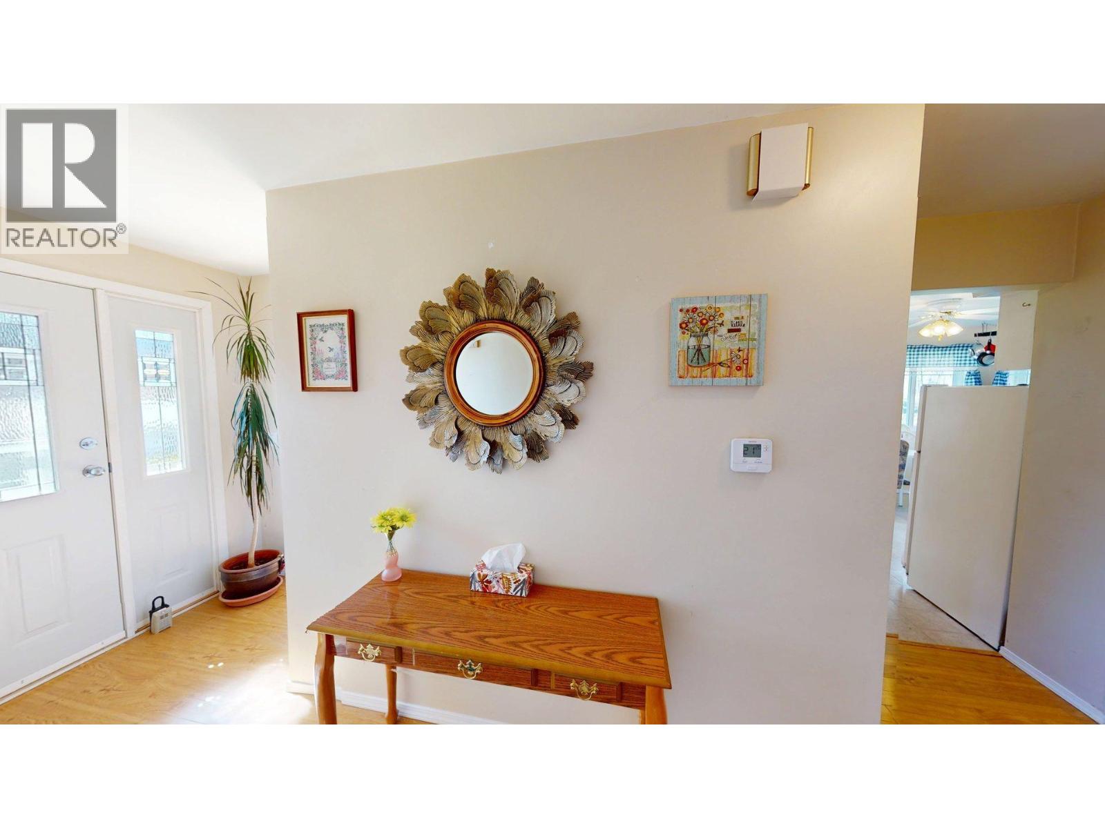 465 11th Avenue, Montrose, British Columbia  V0G 1P0 - Photo 3 - 10381145