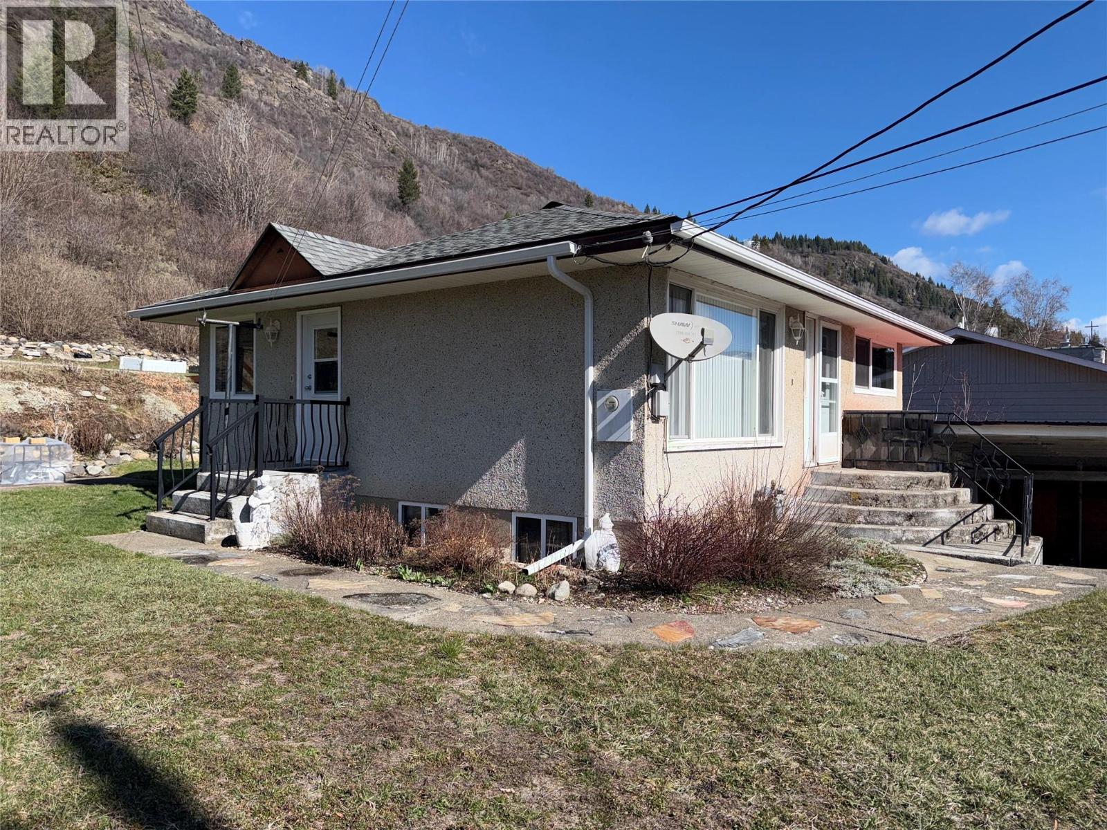 465 11th Avenue, Montrose, British Columbia  V0G 1P0 - Photo 32 - 10381145