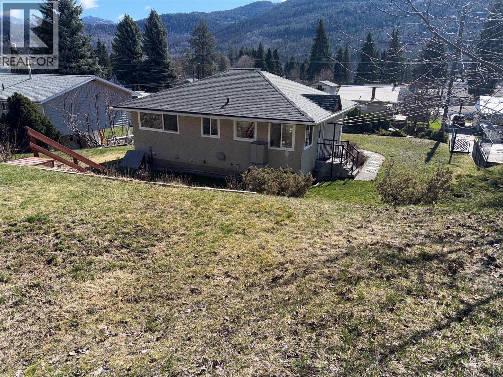 465 11th Avenue, Montrose, British Columbia  V0G 1P0 - Photo 33 - 10381145