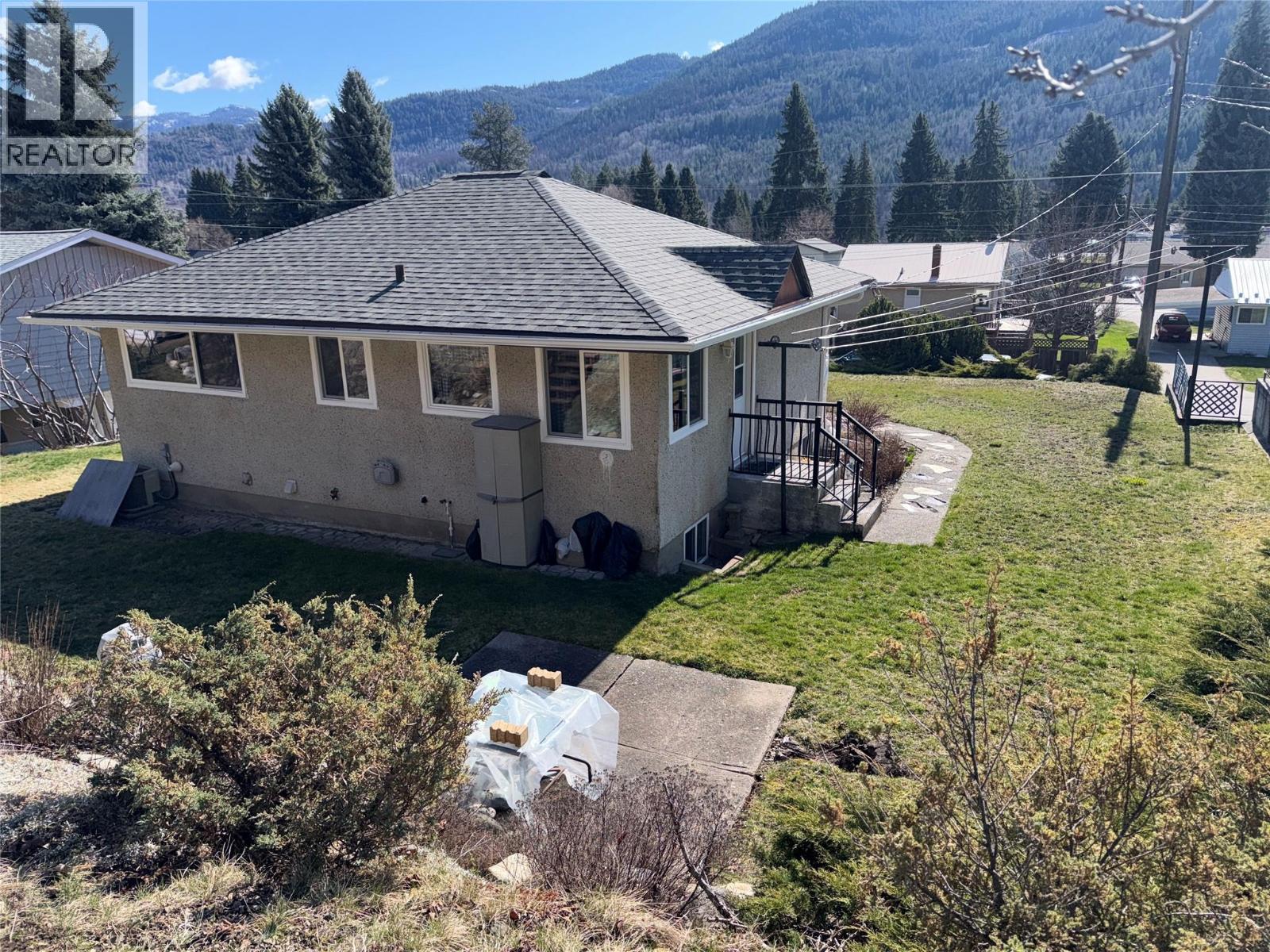 465 11th Avenue, Montrose, British Columbia  V0G 1P0 - Photo 34 - 10381145